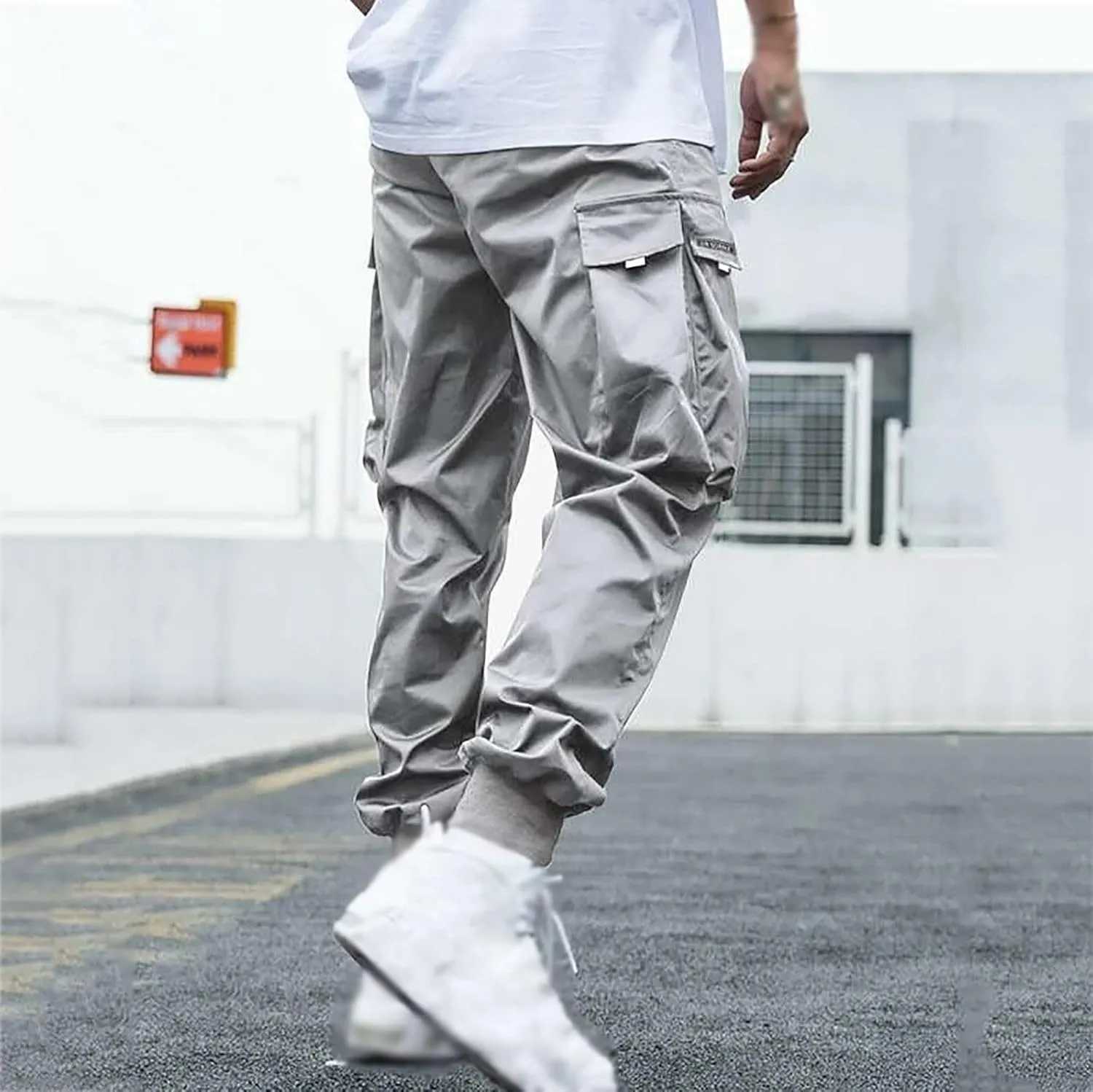 Men's Streetwear Cargo Pants Casual Drawstring Elastic Waist Baggy Sweatpants Techwear Joggers with Flap Pockets